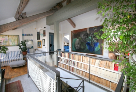 Spacious and bright livingroom in the top floor of the central apartment for rent in Milan center